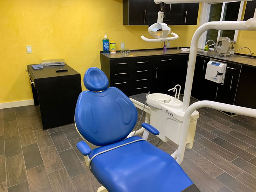 Silla dental para limpieza profesional en Clinica Sonrisas Sanas